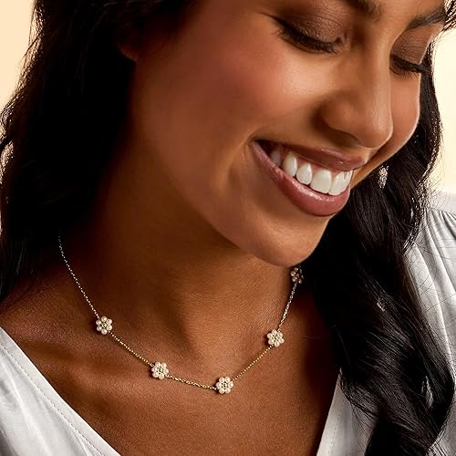 Daisy Pearl Holiday Choker