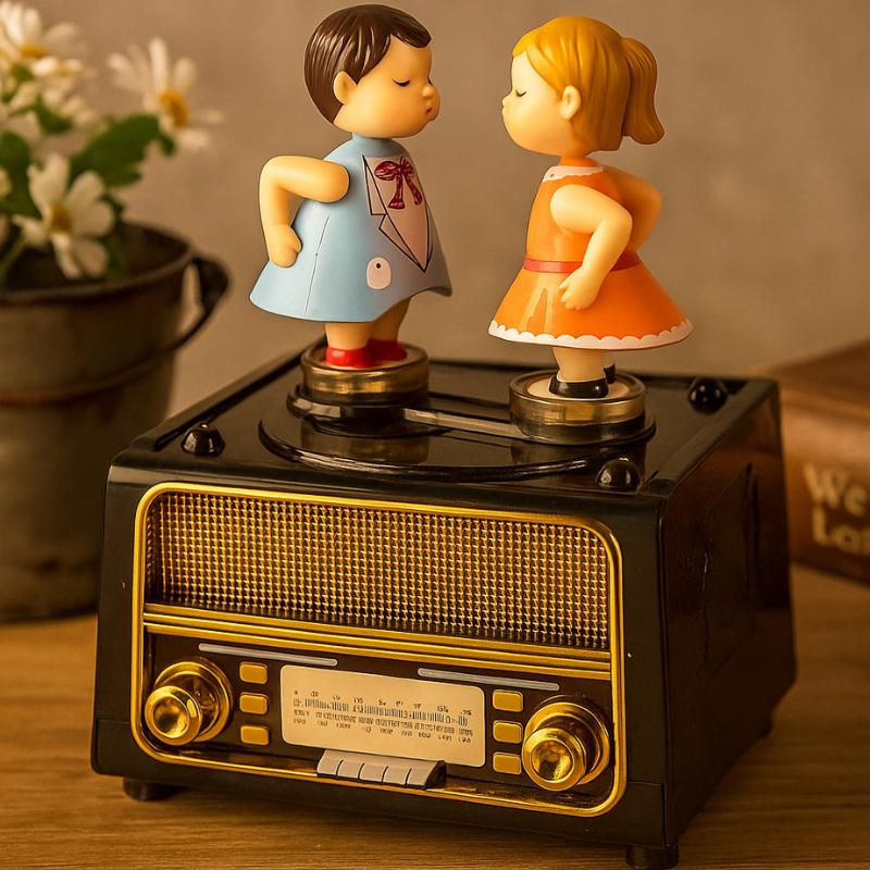 Couple Kiss™ Music Box