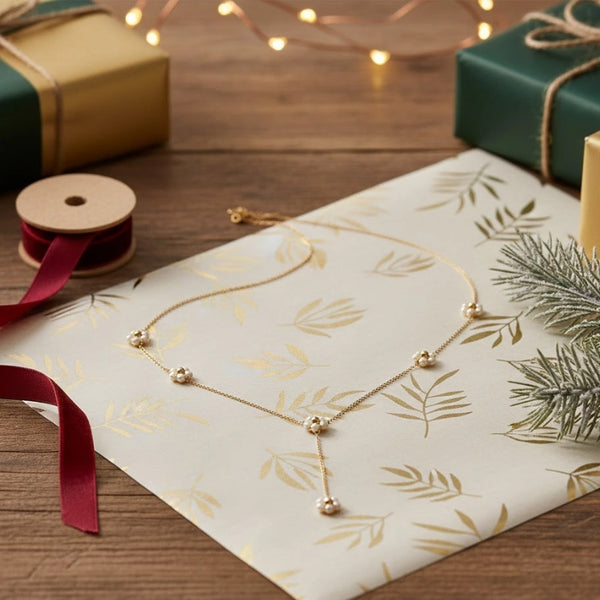 Daisy Pearl Holiday Choker